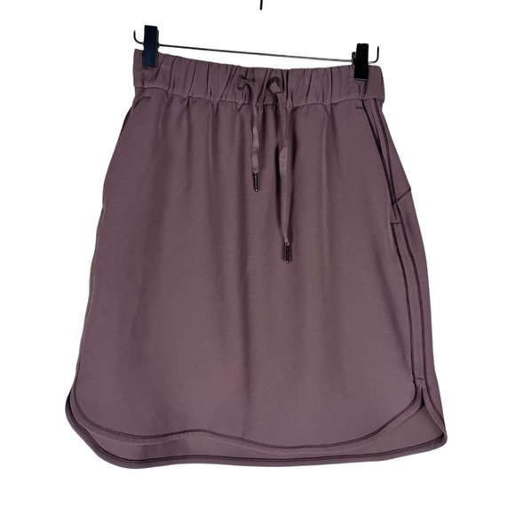 lululemon athletica Dresses & Skirts - Lululemon On The Fly Skirt Woven Dusty Purple SZ 6